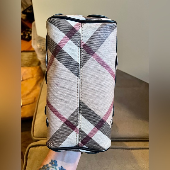 Burberry, cutest bag you’ve ever seen!  Purchased in Houston in 2010. - Picture 9 of 9